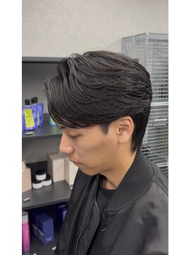 ナチュラルにキマる“爽やかセンターパート”