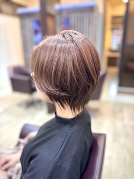 トレセッテ(tre sette) 束感と動きを出せるショートボブスタイル