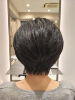 アンベリールフルー(EMBELLIR fleur)&nbsp;大人の美バランスのひし形ショートカットスタイル