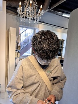 アイズ 海老名(AIZU) 波巻きプードルパーマ ポップコーンパーマツーブロックグリース