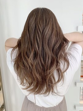 プラスシー(+C) 繊細なハイライトで作るなめらかシフォンベージュ/白髪ぼかし