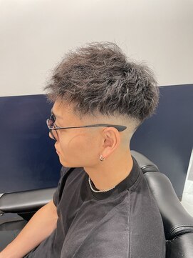 リバティシェアバーバー 銀座(LIBERTY SHARE BARBER) フェードカット/ツイストパーマ/メンズカット