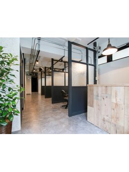 周りを気にせずゆったり過ごせる半個室空間。周りを気にせず、あなただけの贅沢なサロンタイムを♪