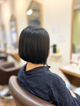 フリージア(freesia) 前下がりワンレンボブ/黒髪/ツヤ髪/髪質改善/freesia