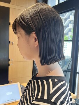 オーガニック アトリエ 大宮(organic+atelier) 20代30代40代前下がりストレート小顔補正立体カット