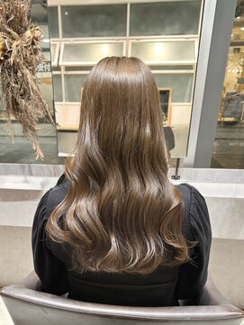 ロロネー 森ノ宮キューズモール(Lolonois) 赤味抹殺透明感オリーブベージュ