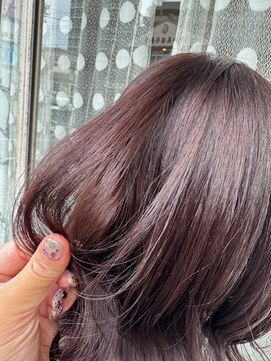 サリュー バイ イザ(Salut by IZA) ピンクブラウンカラー似合わせカットミディアム