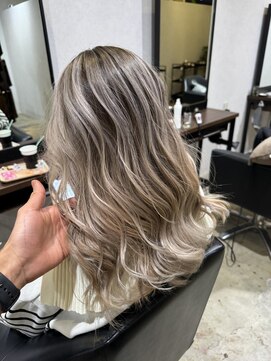 メリー オオサカ(Merly Osaka) White balayage