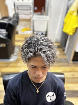 バーバーブロス(BAR BER bro's) ホワイトメッシュ×ツイストパーマ/浦安/メンズパーマ