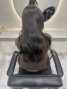 ホワイト(WHITE) オリーブブラウン　髪質改善トリートメント　ゆるまきロング