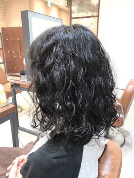 ネオリーブギンザ 銀座店(Neolive GINZA) 個性的だけどとってもお洒落な根本からくるくるパーマヘア