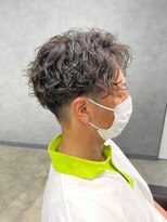 リット×ベリエ(Lit.×belier)&nbsp;ツイストスパイラルパーマセンターパートツーブロック刈り上げ