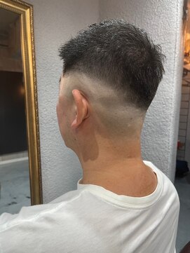 ハウル(Howl) スキンフェード/横分け/アップバング