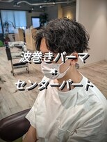 コワファーストナガサキシャンプーボーイ(COIFF1RST NAGASAKI SHAMPOO BOY)&nbsp;波巻きパーマ×センターパート
