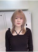 ブロンドハッシュカットがかわいすぎ!