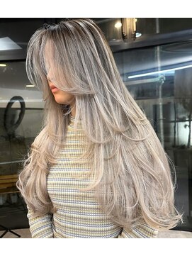 ヌエン 渋谷(NU/EN) 春トレンド外国人風バレイヤージュとホワイトベージュのレイヤー