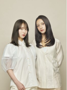 ライズ(RISE)の写真/大人女性が心地よく過ごせる、落ち着いた空間。髪に優しい上質なカラー剤で、理想の美髪へ。