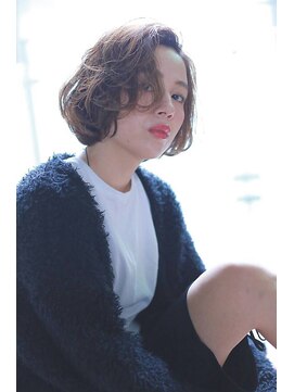 テイラー(Taylor) 立ち上げバングをプラスしたクールボブ