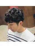 働く男の濡れ髪パーマスタイル