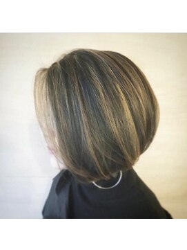 リコモ(Likkle More) ボブ ハイライトカラー