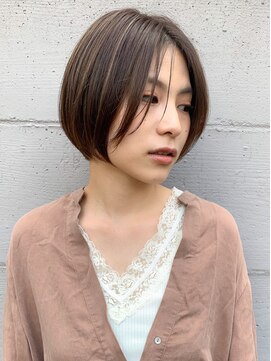 ミィ 表参道(mee.) 【mee.】ハセガワヒトシ　耳かけベージュ春ボブ　表参道