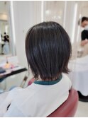 大人可愛い20代30代40代小顔ワンサイドショートボブ丸み外ハネ