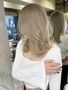 トルネード(TORNADO) 海外へア 外国人風 ホワイトブロンド レイヤーカットM0310