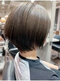 イメチェン　ホワイトブロンド　外ハネボブ 美髪　ワイドバング