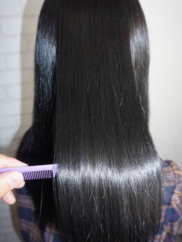 【髪質改善】気になる"クセ・うねり"は、高品質プレミアムストレート×経験豊富なstylistの高技術が解決！