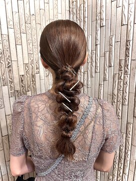 スリー(three) ヘアセット ヘアアレンジ 編み下ろし