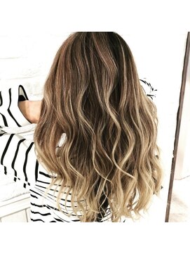 ルッソ チアロ(Lusso chiaro) ゆるふわレイヤーロング×グラデーションカラー/30代40代50代