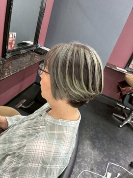 アイズ 渋沢(AIZU) 白髪ぼかしショートバレイヤージュ