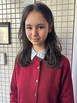 ラパンセヴェール(LA PENSEE VERT) ミディアムカット、ミディアムレイヤー、顔まわりレイヤー