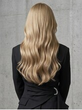 スリット(slit)&nbsp;ミルクティーベージュブロンドブリーチカラーレイヤーカット