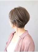 大人の白髪ぼかしショートボブ