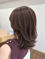 ホワイトハウス 芦屋さくら並木店(WHITE HOUSE)&nbsp;外ハネ×レイヤーで軽やかに動くミディアムスタイル