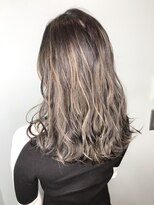 オーティティ(O-TETE)&nbsp;O-tete ハイライトバレイヤージュグラデーション透明感グレー