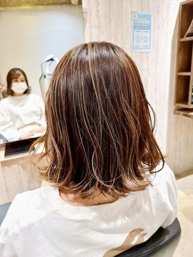 ヘアサロン フラット(hair salon flat) ハイライト立体感こなれ感ニュアンスミディ無造作ウェーブ