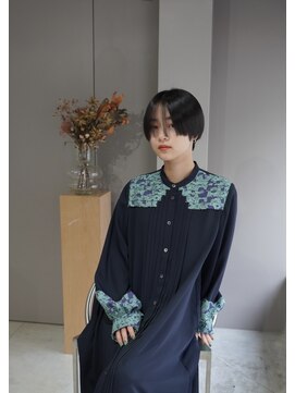 ダブル(W) ストレートショートでモードヘアに　自由が丘