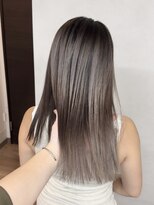 ヴィフ 大船(VIF)&nbsp;バレイヤージュケアブリーチ前髪マチルダボブグレージュレイヤー