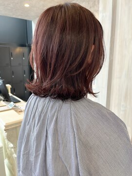 キャアリー(Caary) 福山人気赤味カラー艶髪レッドピンクカラーくびれミディ外ハネ