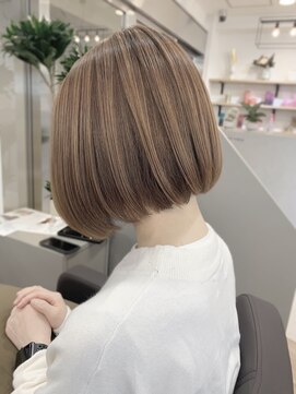 ジエクト アイロ(The Ect ilo) ぱつっとボブ☆ハイトーンベージュ20代30代40代おすすめスタイル
