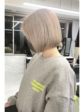 リア 大阪梅田(Ria) ~ホワイトミルクティーべージュ~【Ria 大阪 梅田】