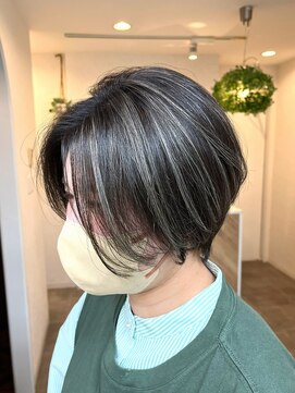 リングバイモアムー(Ring by Moremuu) issy  ハイライトショート