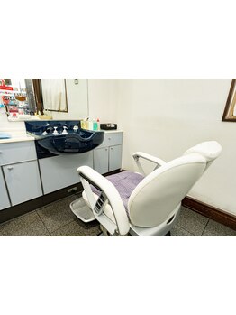 経験豊富なスタイリストの丁寧なマンツーマン施術♪プライベート空間で、心からくつろげる空間に─