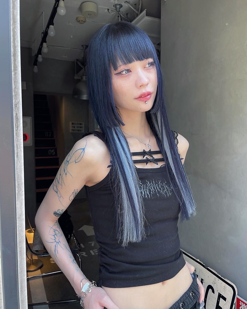 シールエクステ　黒髪ヘアーに！ カラーシールエクステ 黒髪ロングヨシンモリ巻きヘア Instagram