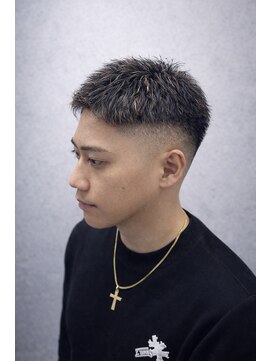 ラフにキマる短髪フェードスタイル