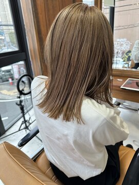 ヘアー アイス ルーチェ(HAIR ICI LUCE) 30代40代大人スタイル 白髪ぼかし ハイライト ボブ 西田