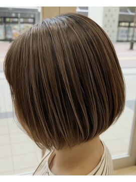 シータ(c i e t a) ショートスタイル/ハイライト/白髪ぼかし