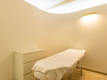 光をおとした落ち着いた空間で癒しのひと時をご体感ください♪